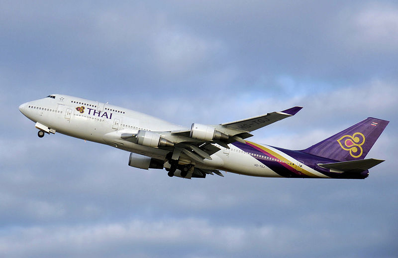 800px-Thai_airways_b747-400_hs-tgj_arp.jpg